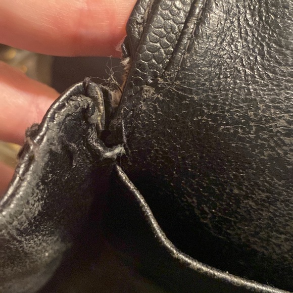 Classic 8.5x6 CHANEL®️CAViAR bag with gold chain to wear crossbody or shoulder. - Picture 11 of 11